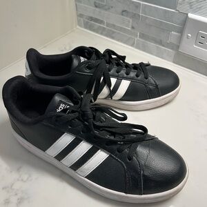 Women’s Adidas Neo
